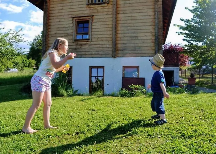 Gemuetliches Blockhaus Am Wald Mit Grossem Garten Prázdninový dům
